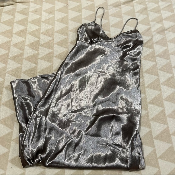 Madewell The Layton Midi Slip Dress metallic recycled satin silver - Picture 7 of 8